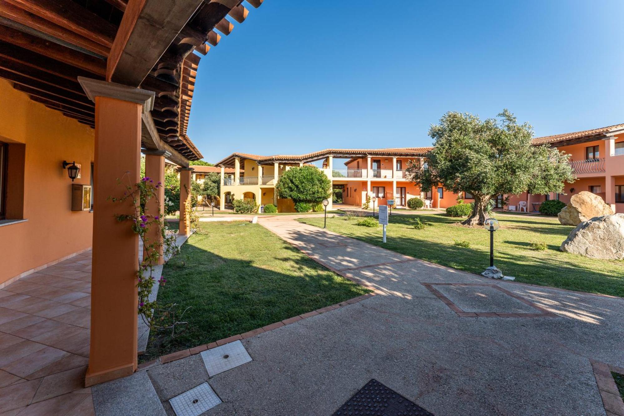 Residence Baia Dei Mirti Vignola Mare Luaran gambar